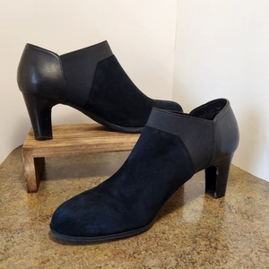 Abeo Victory Navy Blue Suede and Leather Slip‎ On Heel Ankle Booties Size 10 N